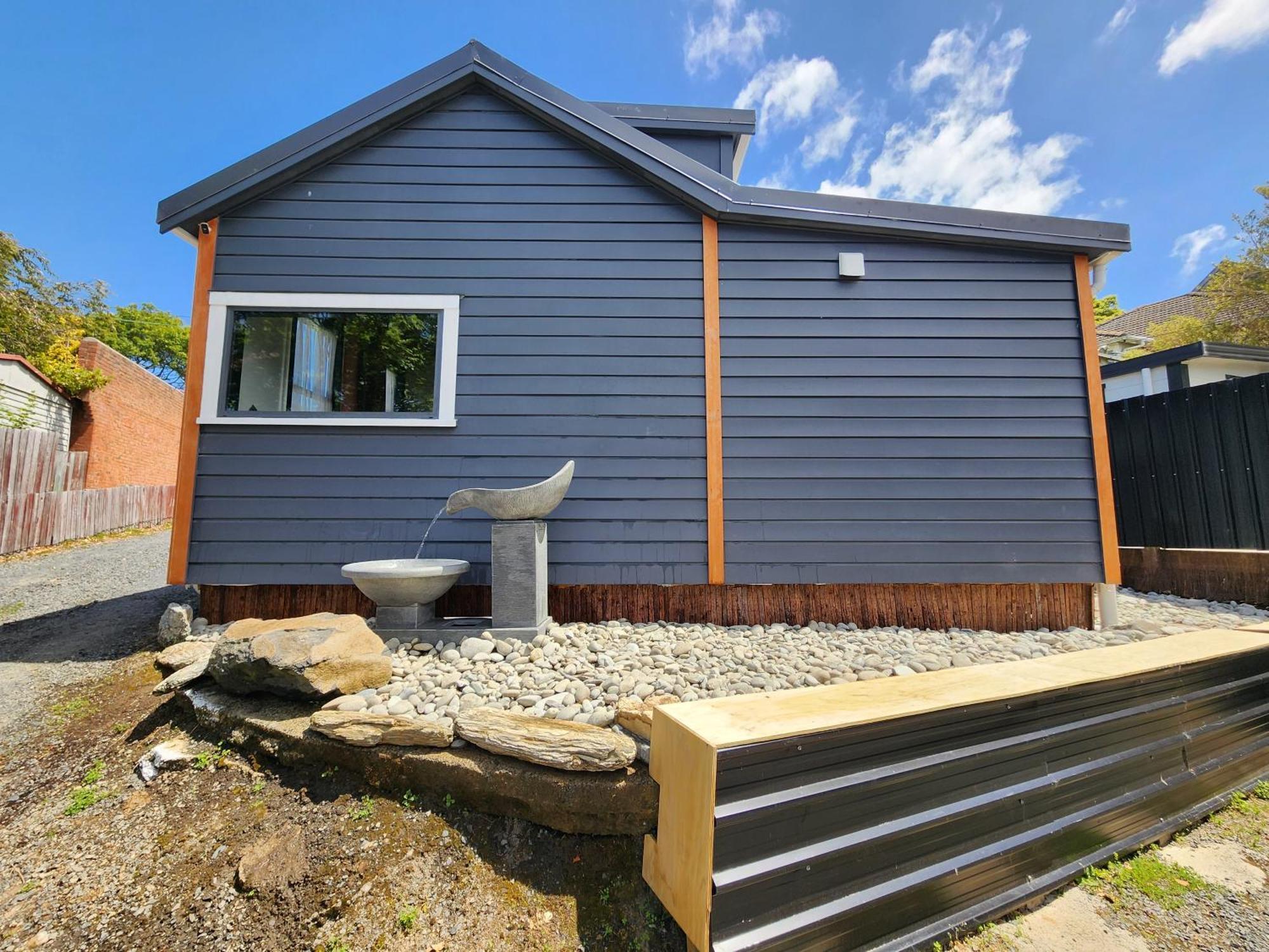 A Stone'S Throw From Town Tiny Home Dunedin Bagian luar foto