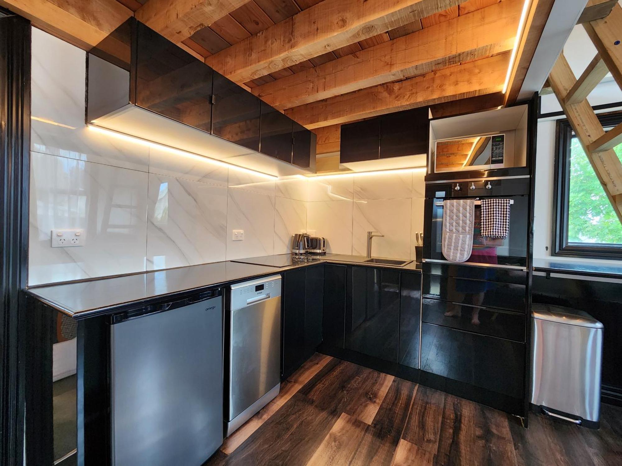 A Stone'S Throw From Town Tiny Home Dunedin Bagian luar foto